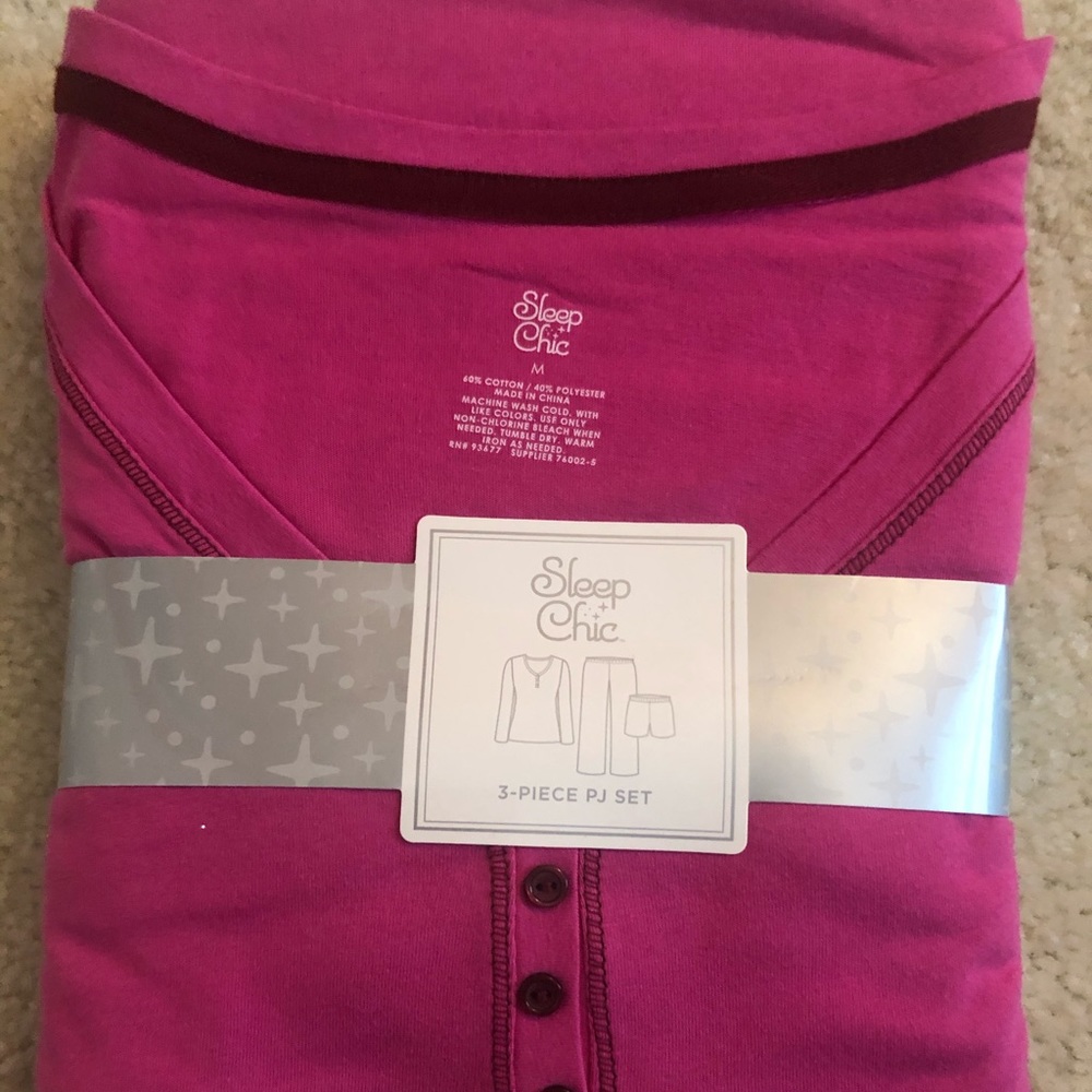 Never been opened. Size M. Pajama set